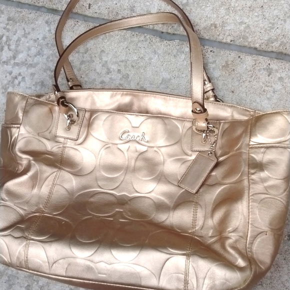 GUC Coach Metallic Bronze Gold Leather Signature Embossed Gallery Tote, F17730 - Picture 2 of 13